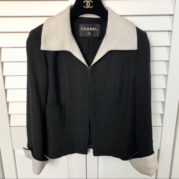 45% OFF🌟CHANEL Black/White Runway Jacket - Picture 3 of 16